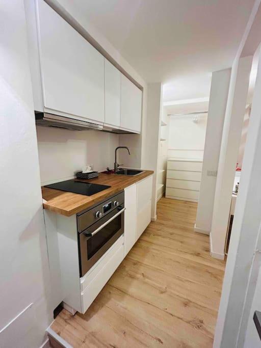 Studio Apartment Near Bocconi Milan Bagian luar foto