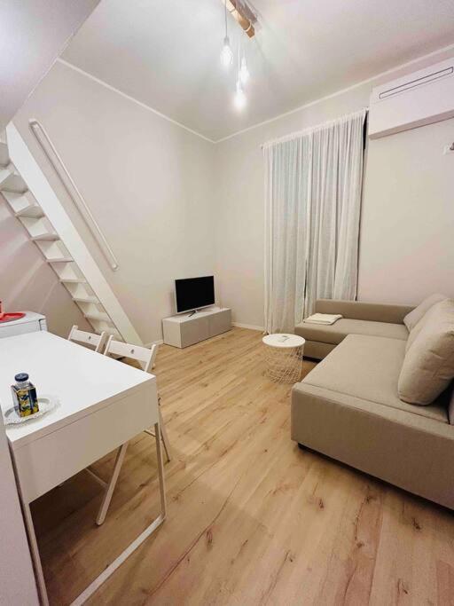 Studio Apartment Near Bocconi Milan Bagian luar foto