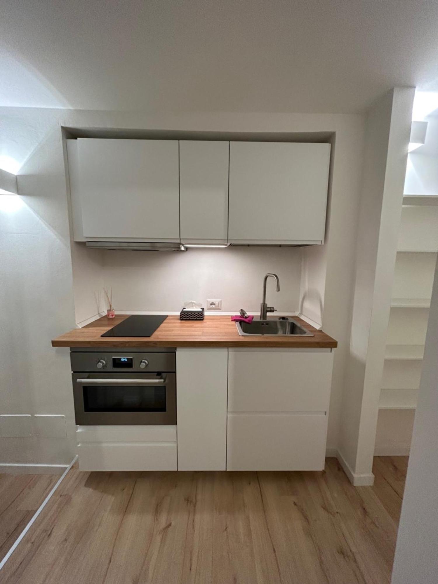 Studio Apartment Near Bocconi Milan Bagian luar foto